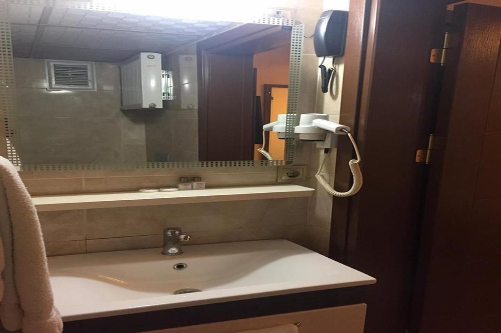Mesnevi Hotel Конья Номер фото